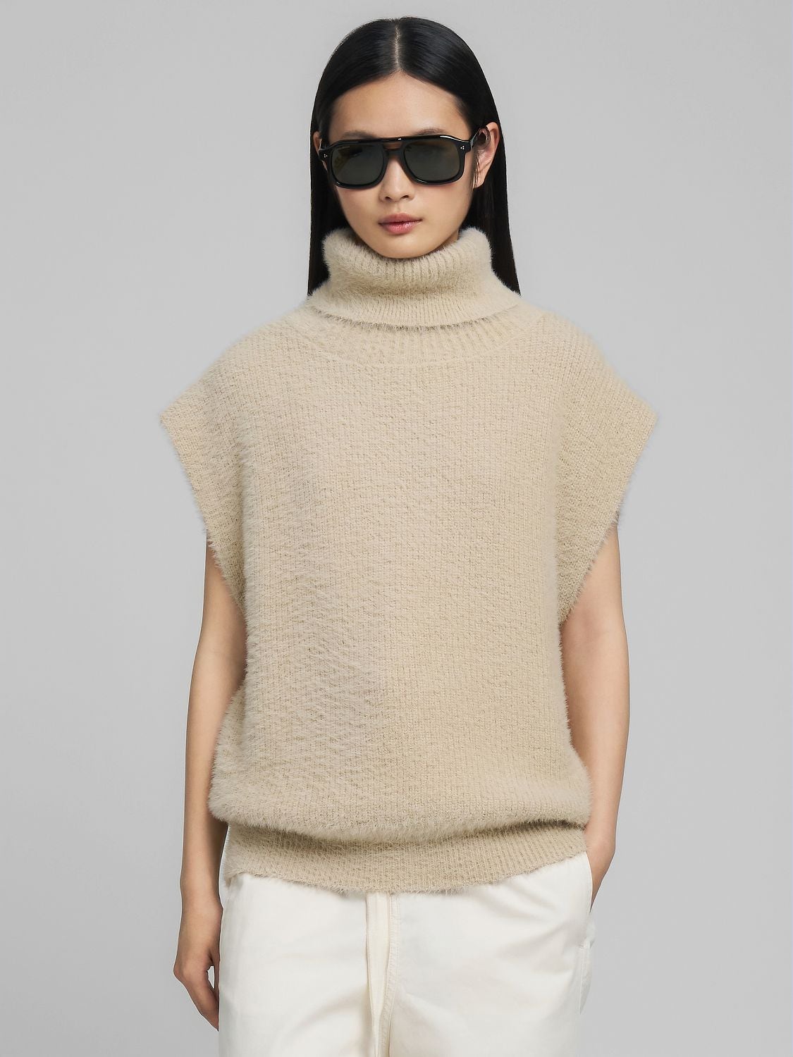 REPLAY HAIRY-EFFECT SLEEVELESS PULLOVER DK3926.000.G23916 BROWN RICE 2