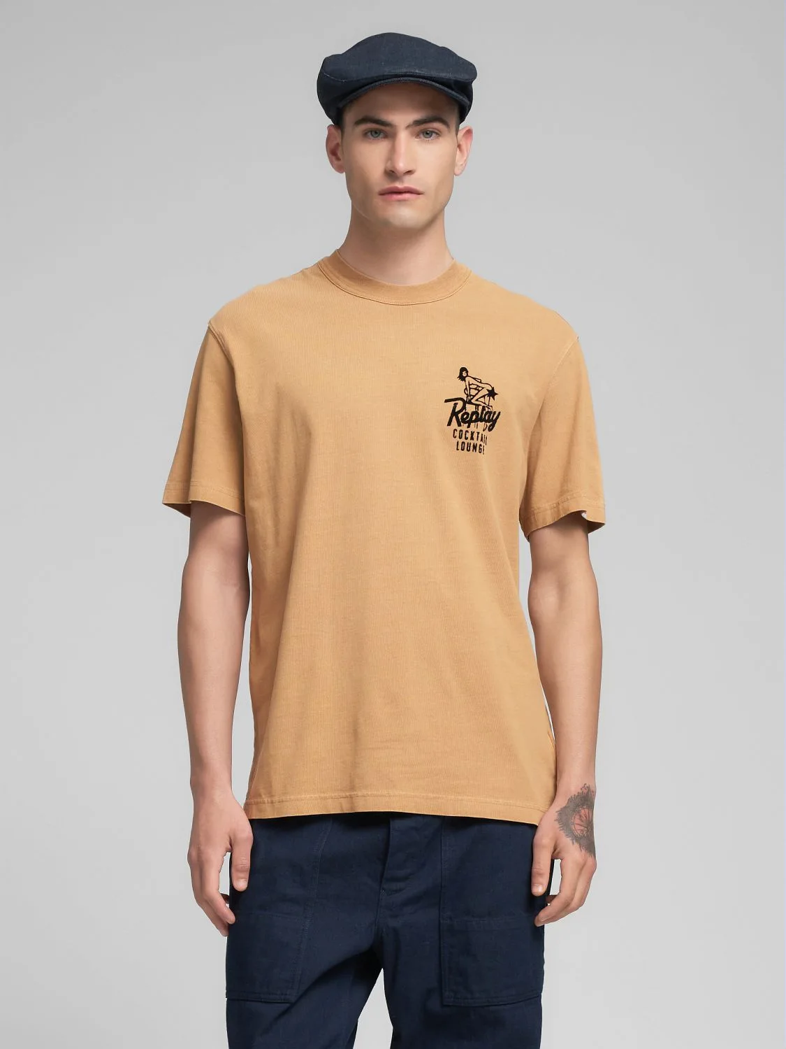 JERSEY-T-SHIRT MIT GRAFIKEN IM FLOCKDRUCK