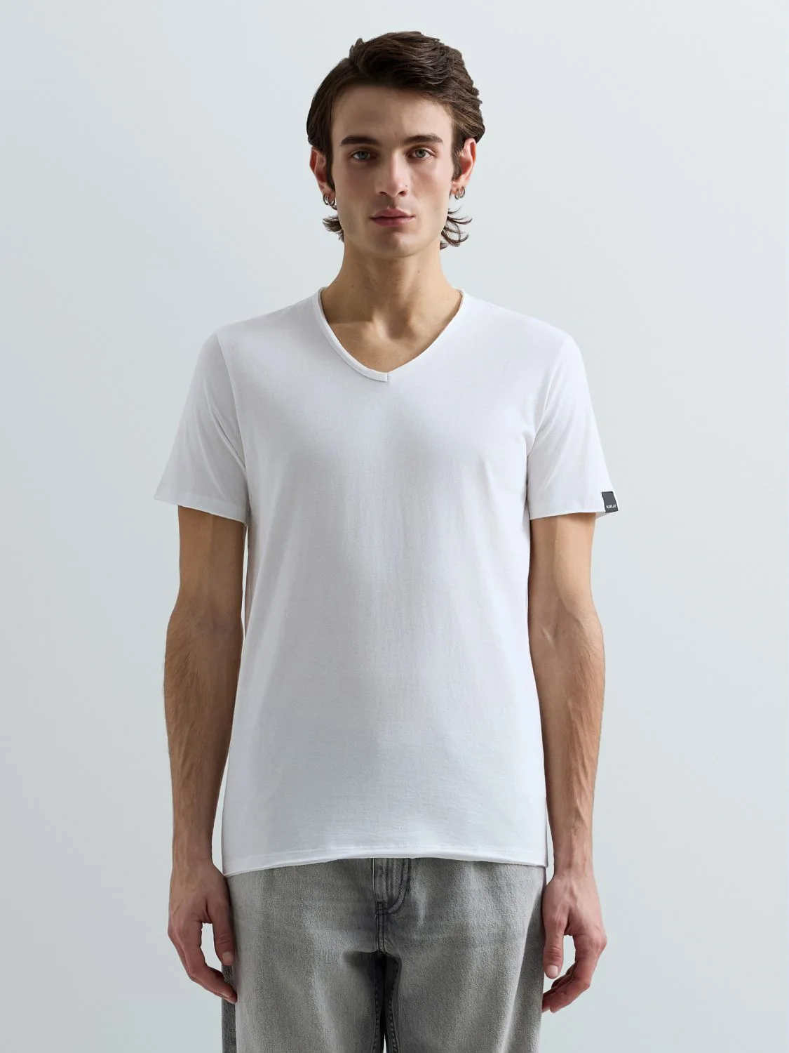 REPLAY BAUMWOLL-T-SHIRT MIT V-AUSSCHNITT M3591A.000.2660 WHITE 2
