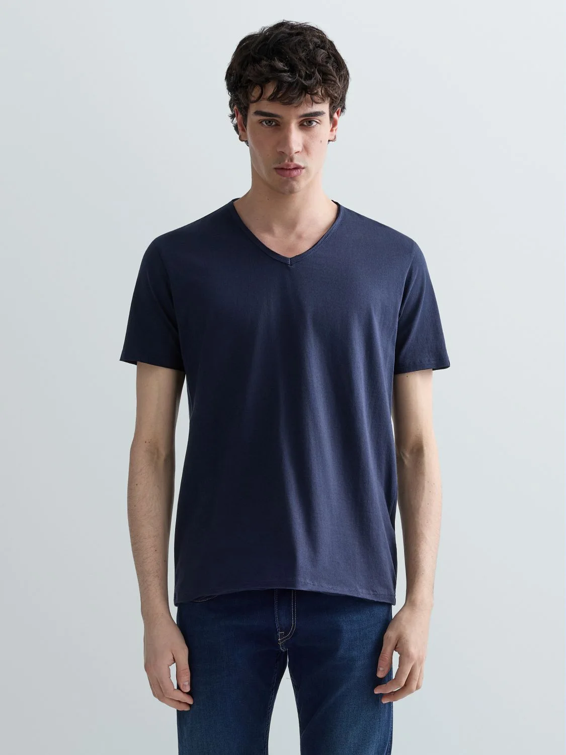 REPLAY BAUMWOLL-T-SHIRT MIT V-AUSSCHNITT M3591A.000.2660 NIGHT BLUE... 2