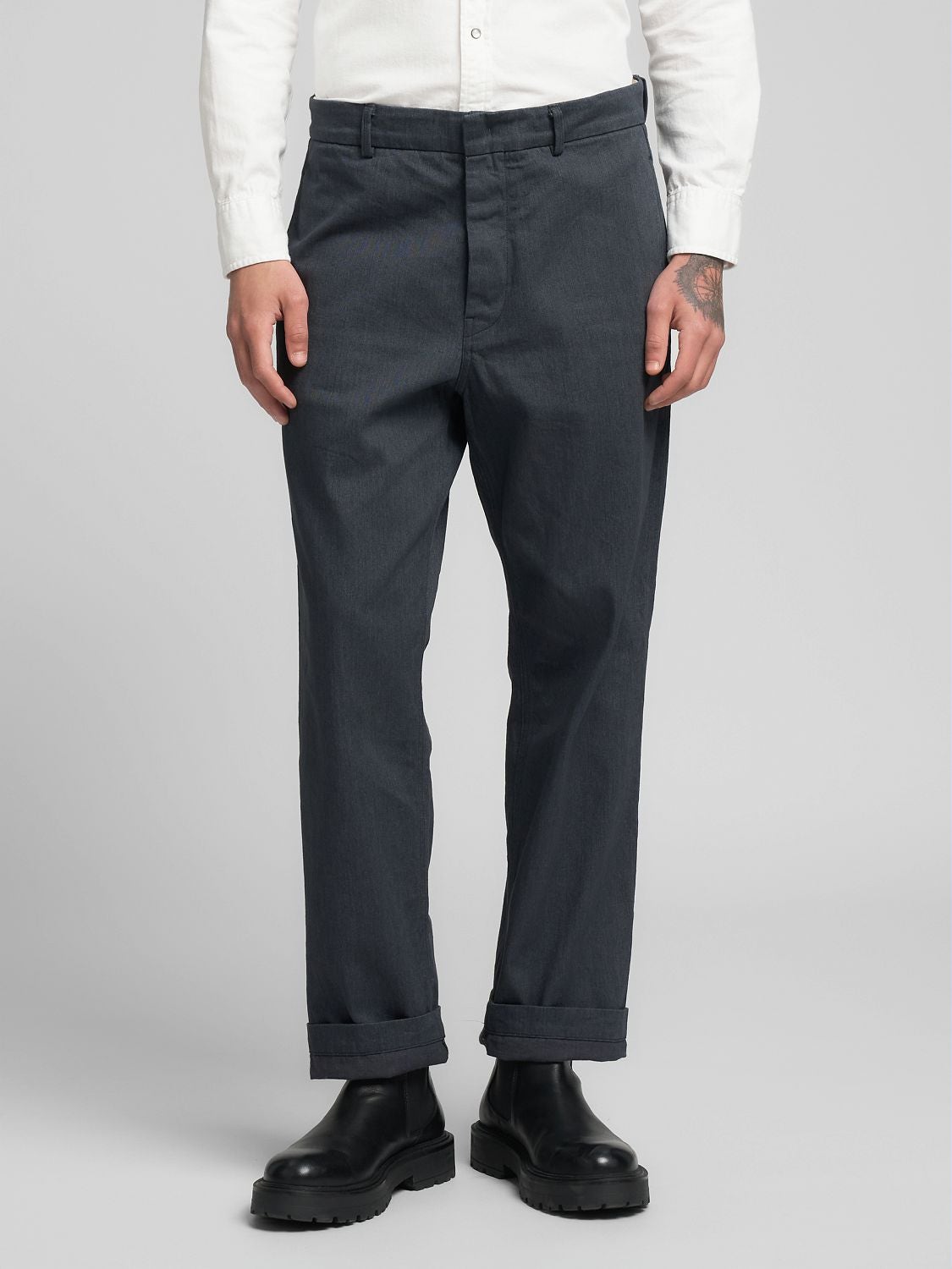 REPLAY KOEEN RELAXED-FIT CHINO JEANS MB9958.000.968 07A DARK GREY 2