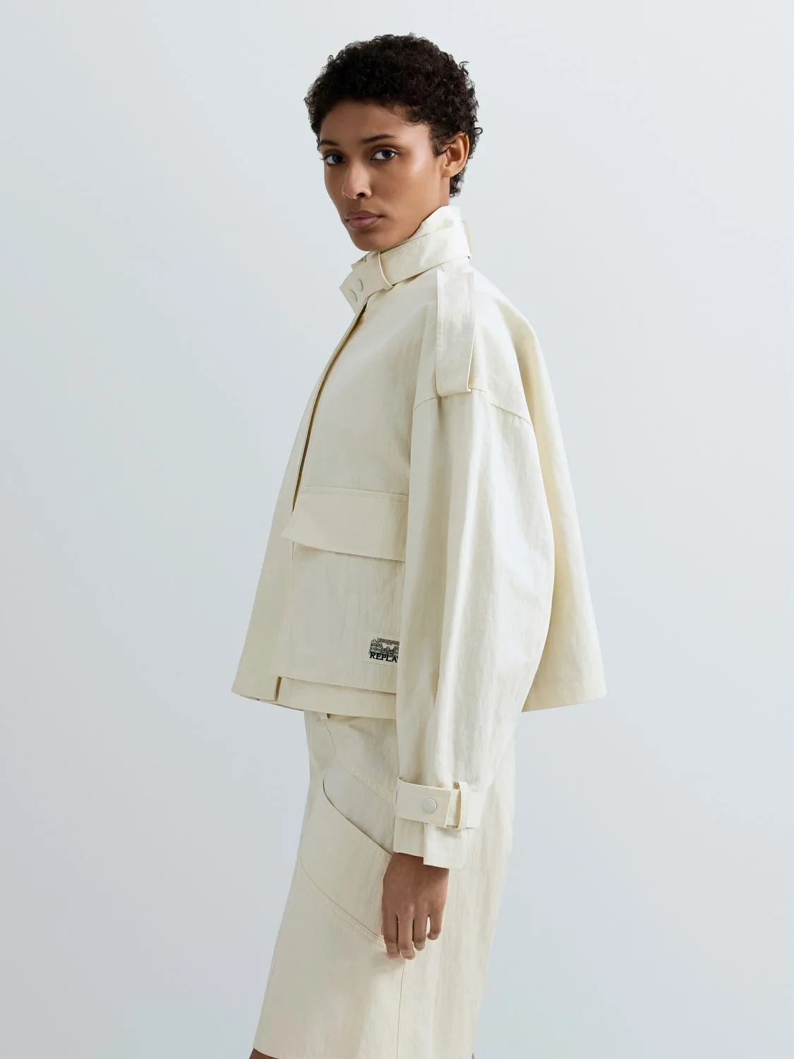 REPLAY CROPPED-TRENCHCOAT AUS TWILL W7894 .000.85488 CHALK 4
