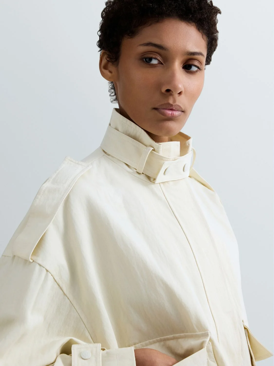 REPLAY CROPPED-TRENCHCOAT AUS TWILL W7894 .000.85488 CHALK 5