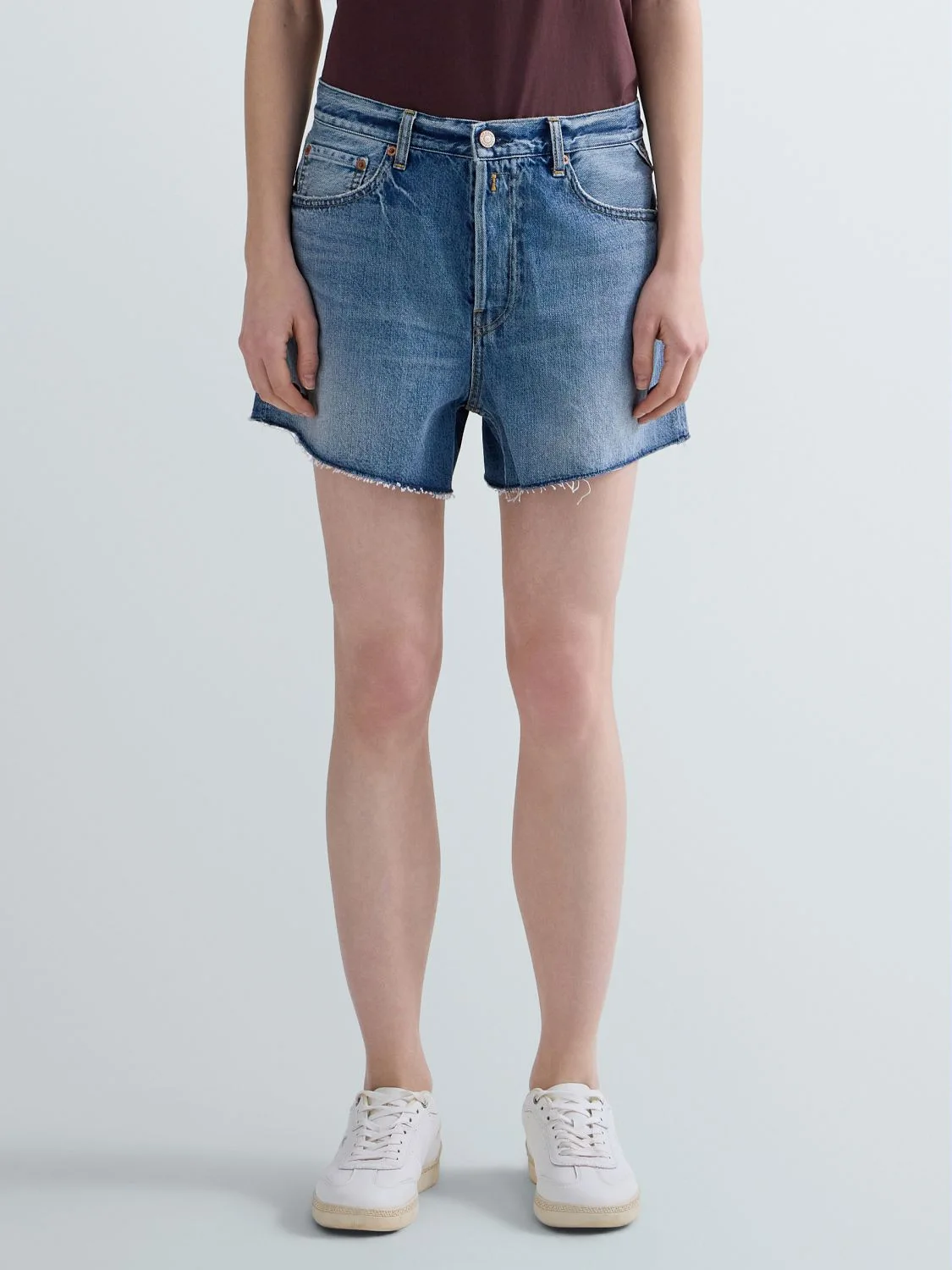REPLAY STRAIGHT-FIT DENIM SHORTS WA548 .000.800 177 MEDIUM BLUE 2