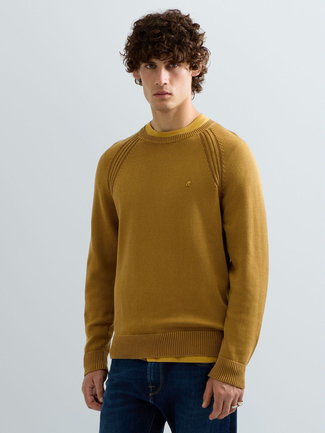 REPLAY COTTON SWEATER WITH RAGLAN SLEEVES UK001M.000.72229G HONEY MUSTARD 2