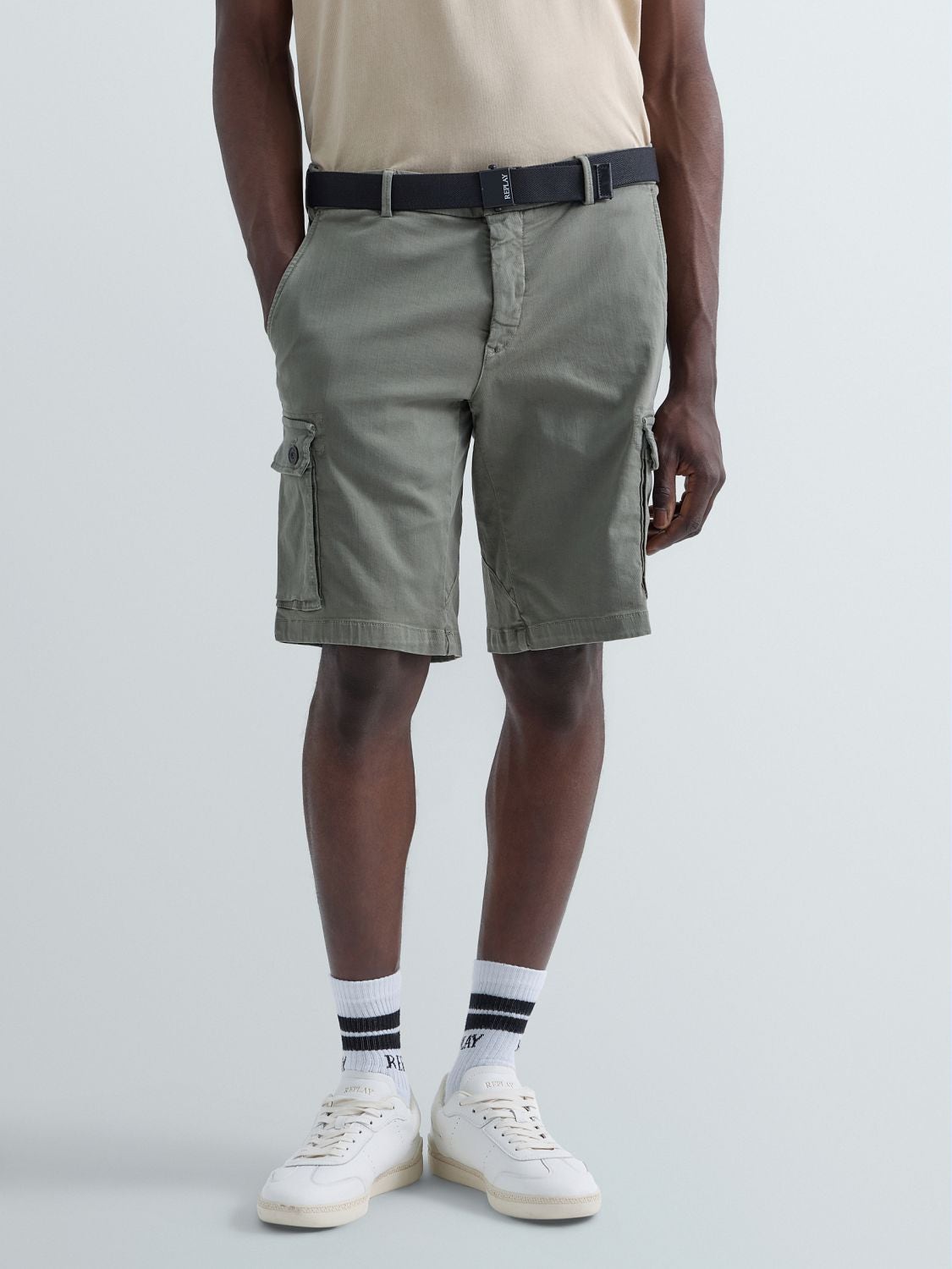 REPLAY VANNIE REGULAR-FIT SHORTS M9885E.000.8366197 MILITARY 2