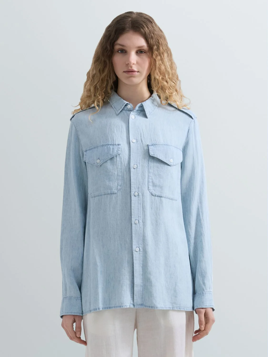 REPLAY COMFORT-FIT LIGHT DENIM SHIRT W2381 .000.428 11A LIGHT BLUE 2