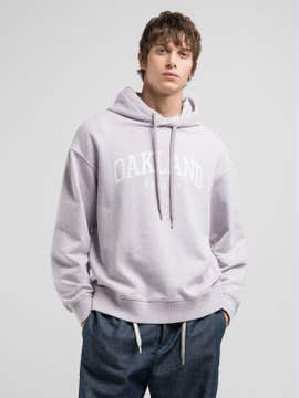 SWEATSHIRT MIT KAPUZE UND SCHRIFTZUG