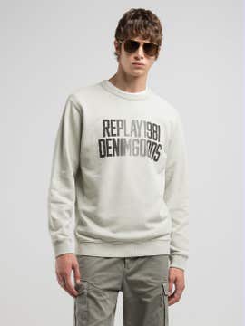 REGULAR-FIT-SWEATSHIRT MIT SCHRIFTZUG