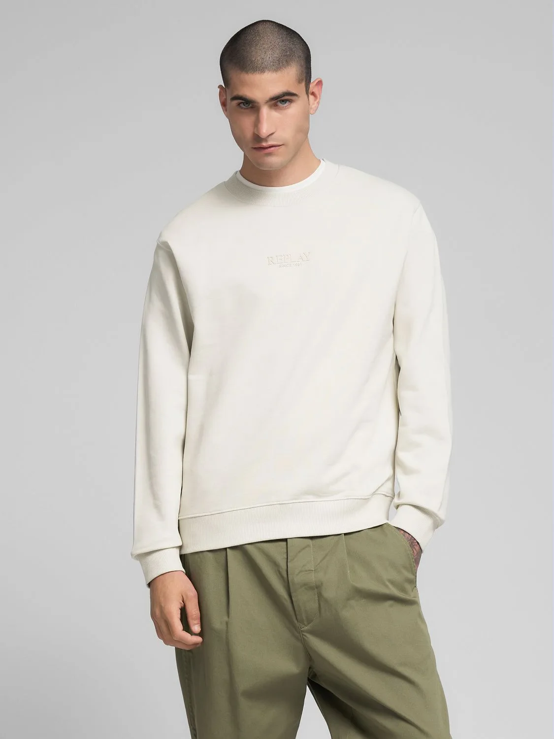 REPLAY SWEATSHIRT MIT RUNDEM AUSSCHNITT UND SCHRIFTZUG M3187 .000.23802 CLOUD 2