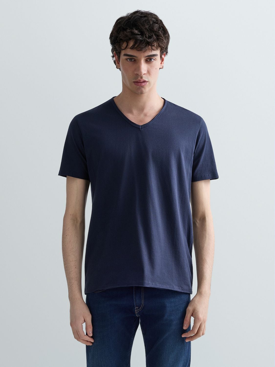 REPLAY BAUMWOLL-T-SHIRT MIT V-AUSSCHNITT M3591A.000.2660 NIGHT BLUE... 2
