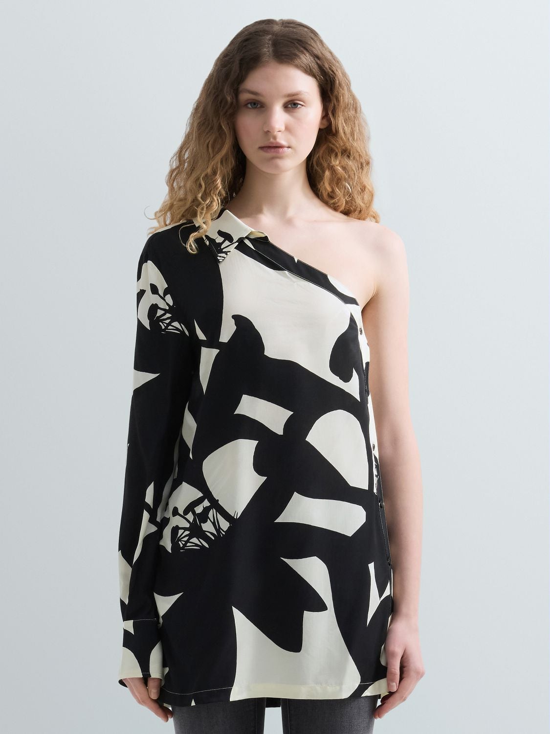 REPLAY ONE-SHOULDER-BLUSE MIT GROSSEM BLUMEN-PRINT W2176 .000.75100 BUTTER/BLACK 2