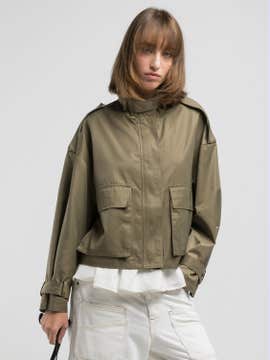 JACKE MIT DURCHGEHENDEM REISSVERSCHLUSS UND GROßEN TASCHEN