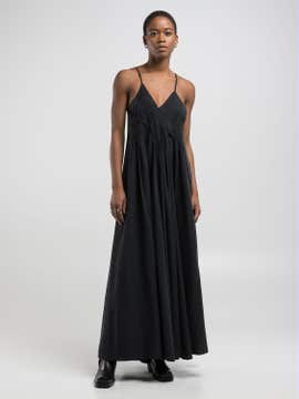 LANGES KLEID MIT LANGEM SCHLITZ