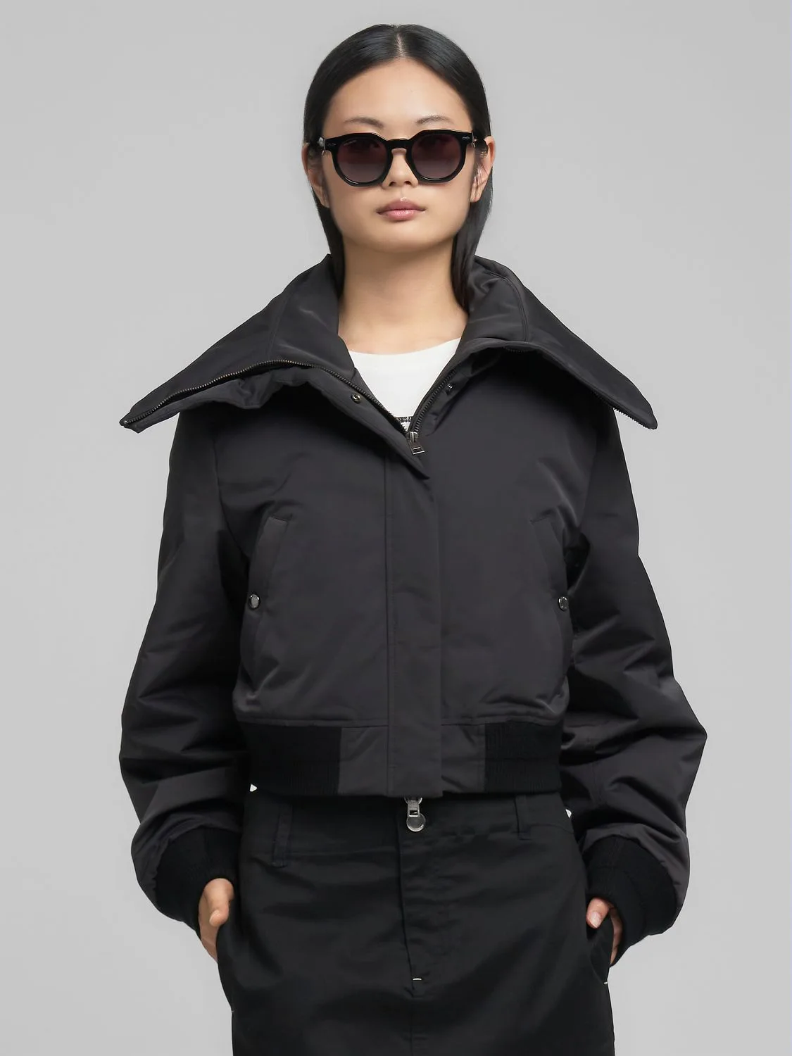 REPLAY CROPPED JACKET WITH MAXI LAPELS W7912 .000.84880 BLACK 2