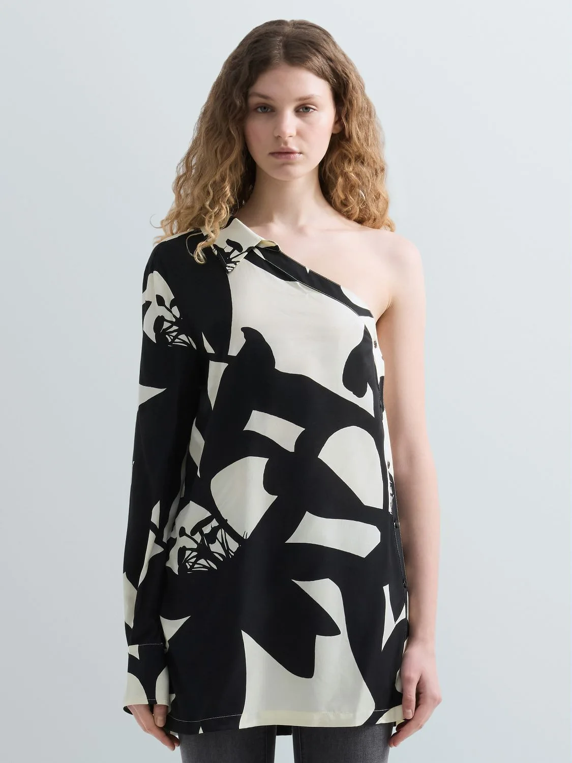 ONE-SHOULDER SHIRT WITH MAXI-FLOWER PRINT