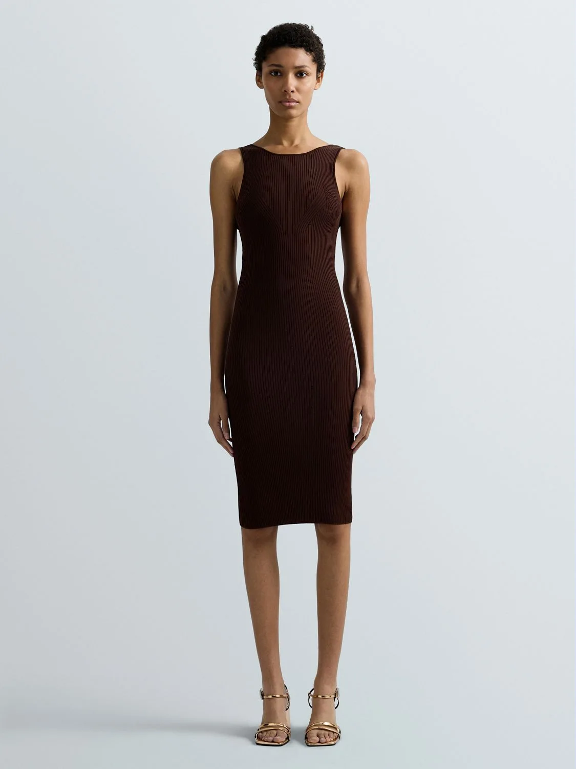 REPLAY ENG ANLIEGENDES KLEID AUS GERIPPTEM STRICK DK4219.000.G24020 COFFEE 2