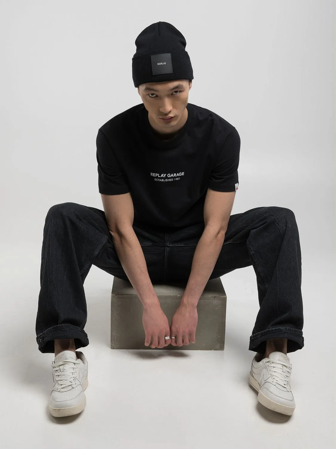 送料込★REPLAY★M3036.000.22662Tシャツ Relaxed-fit t-shirt with print Black | Replay Jeans