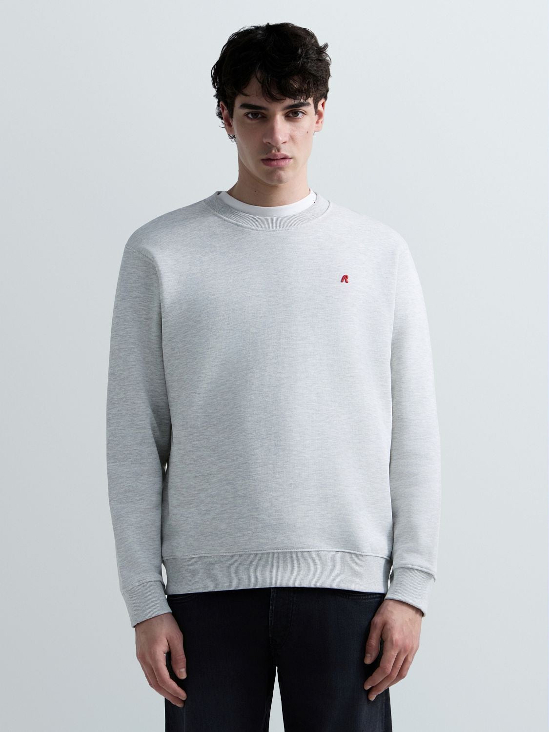 SWEATSHIRT AUS BAUMWOLL-TERRY MIT R-STICKEREI