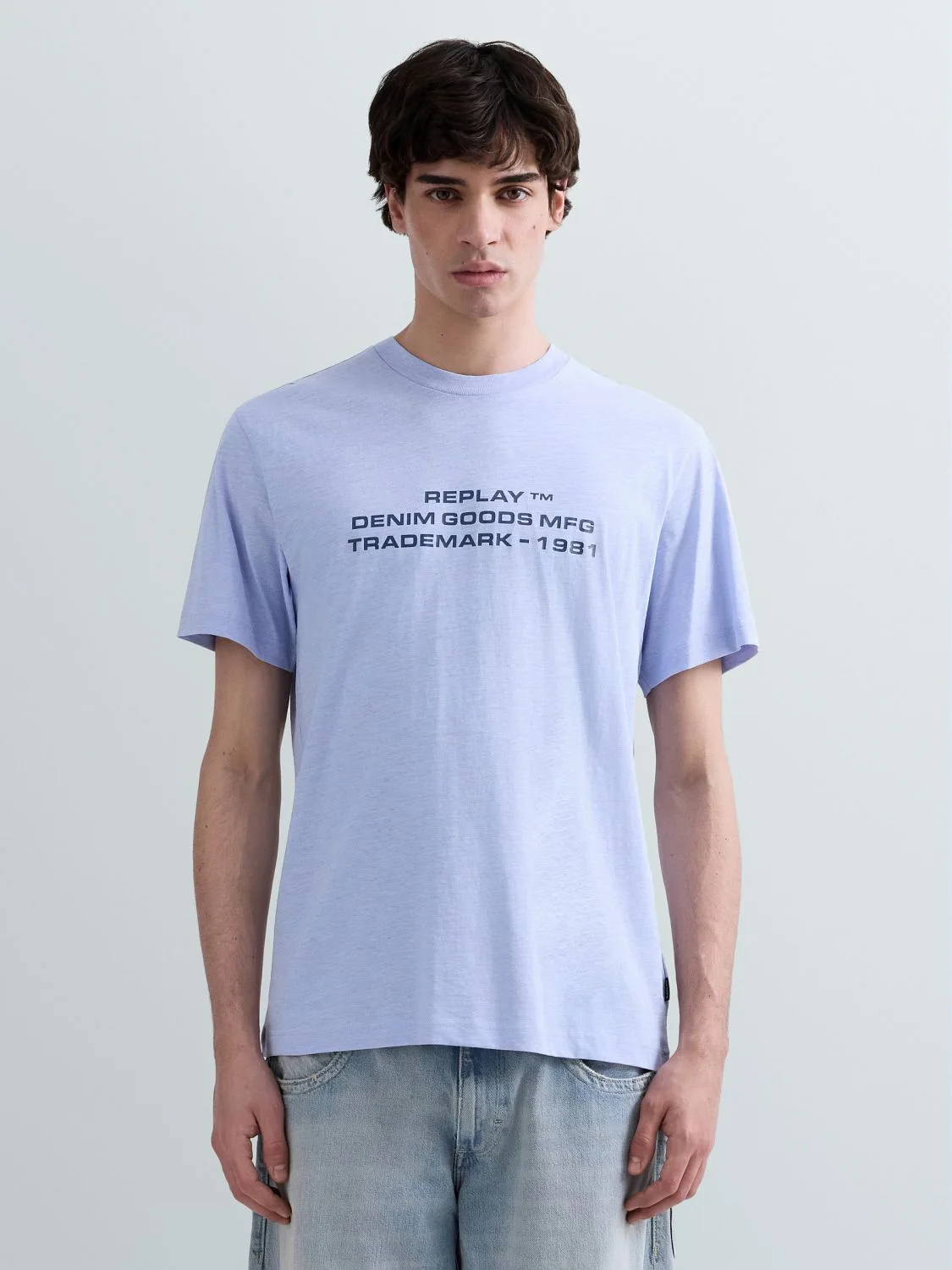 T-SHIRT AUS BAUMWOLLE UND LEINEN MIT SCHRIFTZUG