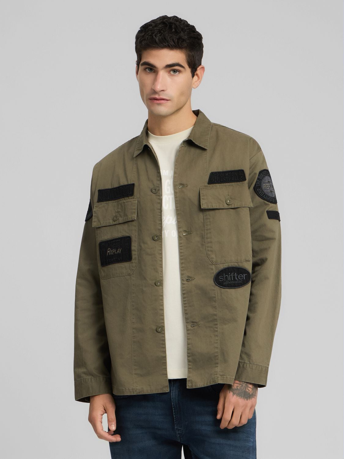 REPLAY REGULAR-FIT OVERSHIRT WITH PATCH M8445B.000.85172 MUD 2
