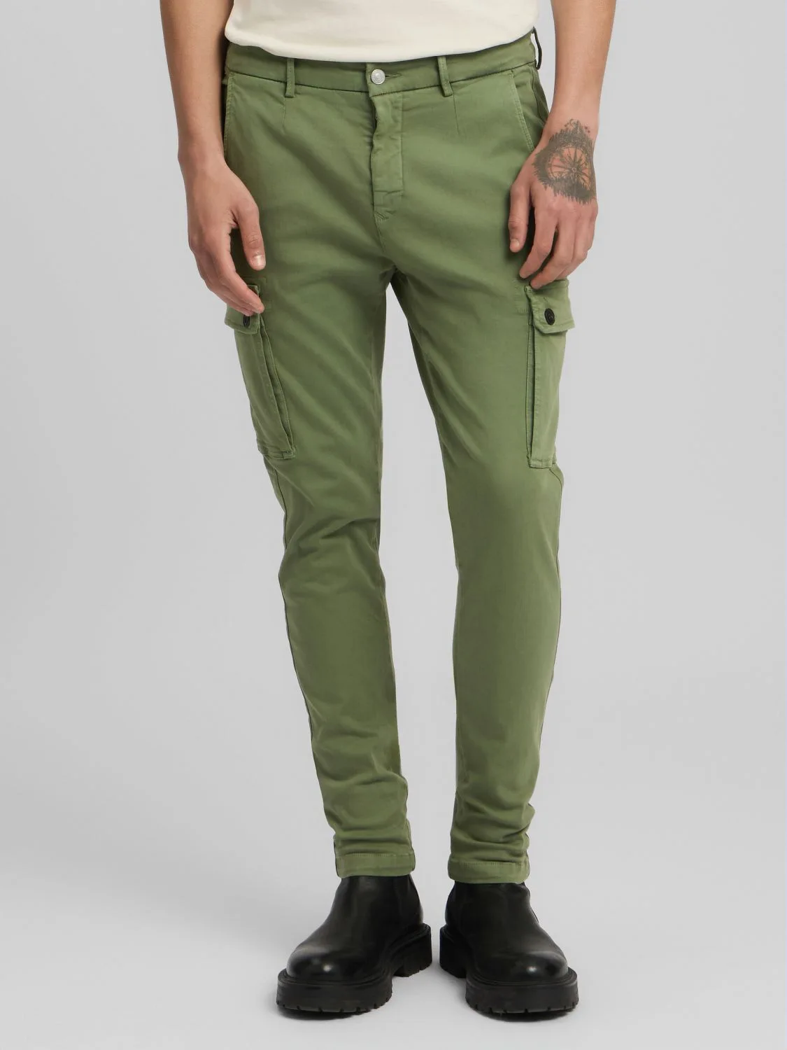 REPLAY JAAN SLIM-FIT JEANS M9649E.000.8366197 ARMY GREEN. 2
