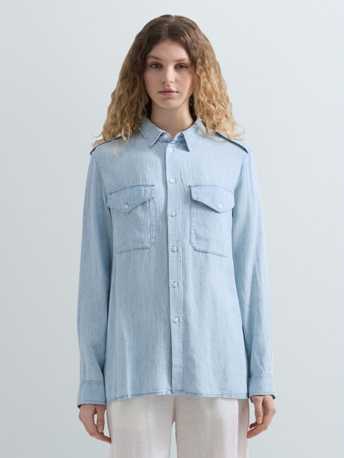 REPLAY COMFORT-FIT LIGHT DENIM SHIRT W2381 .000.428 11A LIGHT BLUE 2