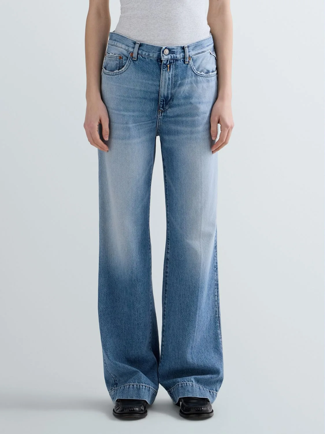 REPLAY MELJA RELAXED-FIT JEANS WB521 .000.802 193 LIGHT BLUE 2
