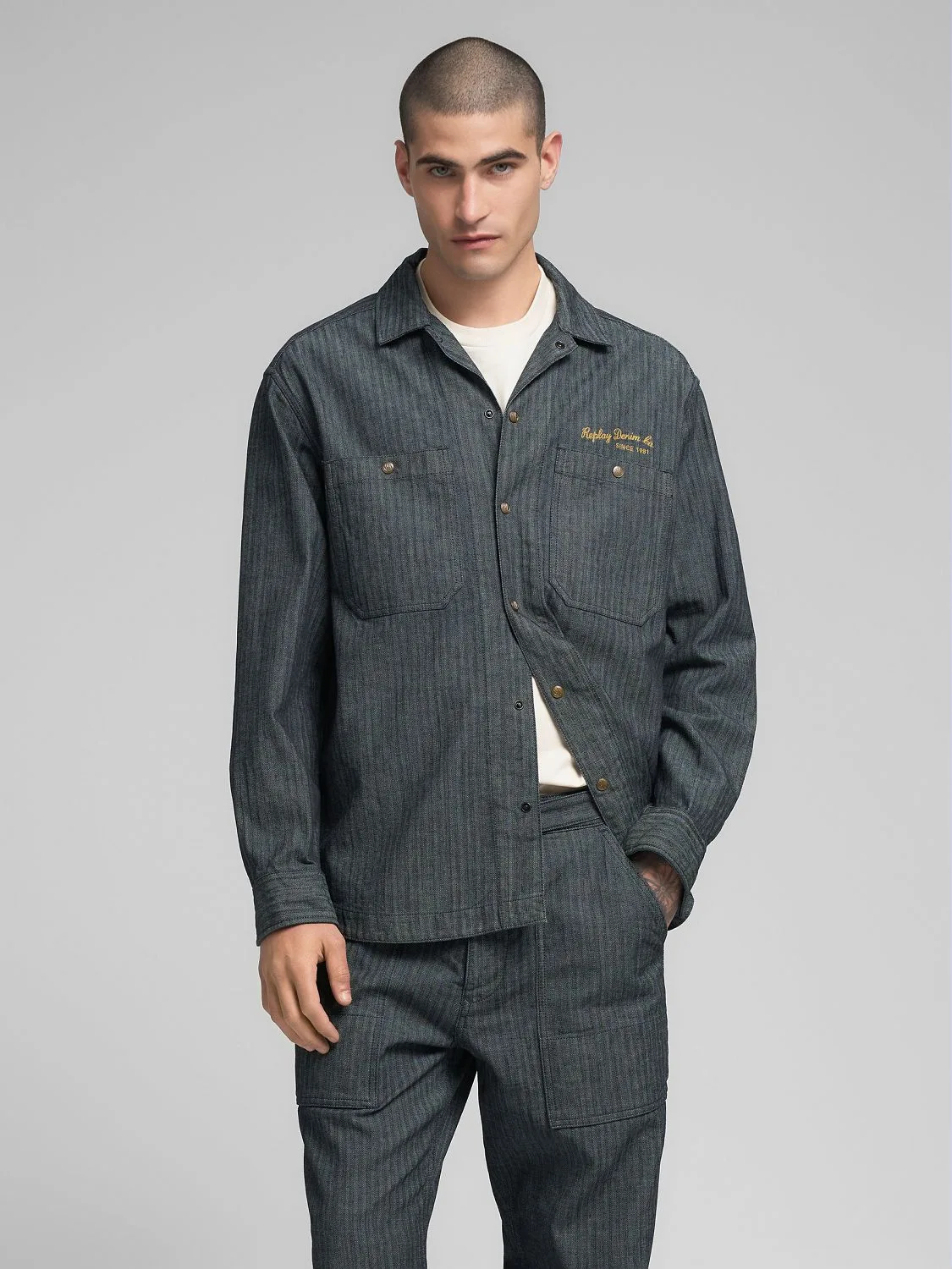REPLAY DENIM OVERSHIRT WITH POCKETS AND EMBROIDERY M4145A.000.934 92C DARK BLUE 2