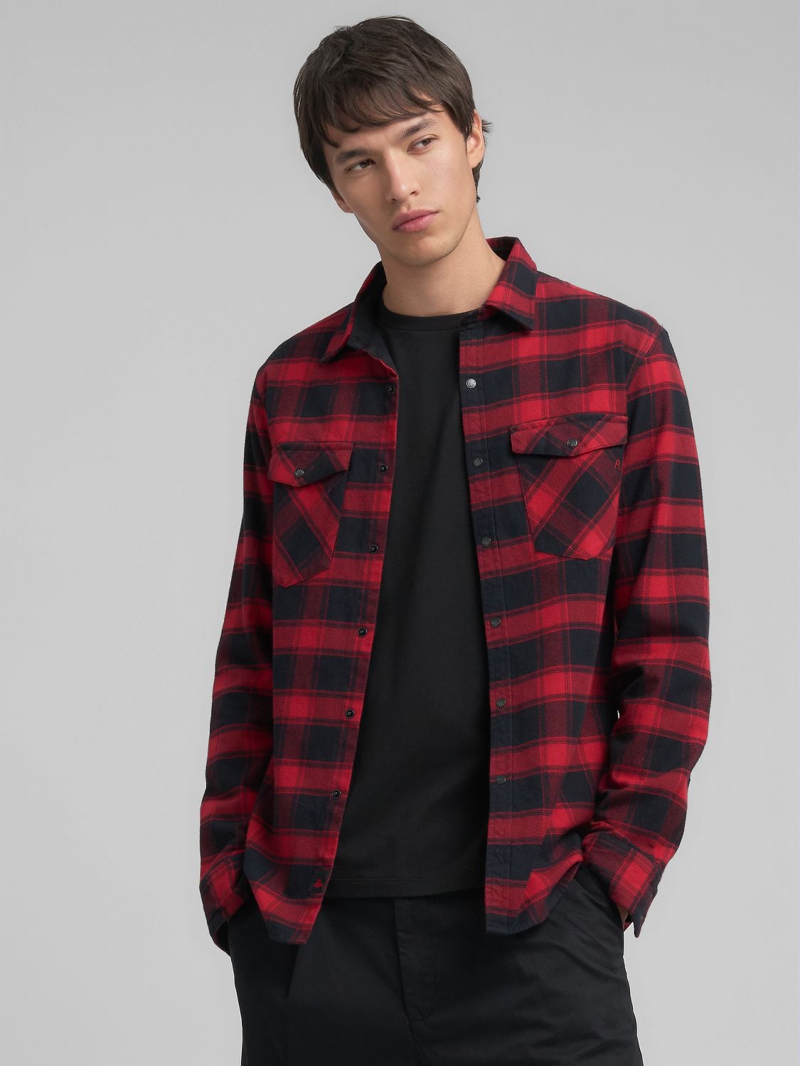 CAMISA DE FRANELA A CUADROS CON BORDADO