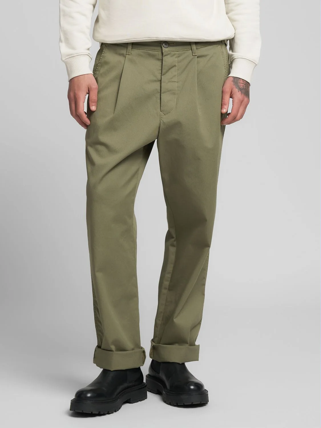 REPLAY REGULAR-FIT TROUSERS WITH DARTS M9047 .000.85409 SAGE GREEN 2
