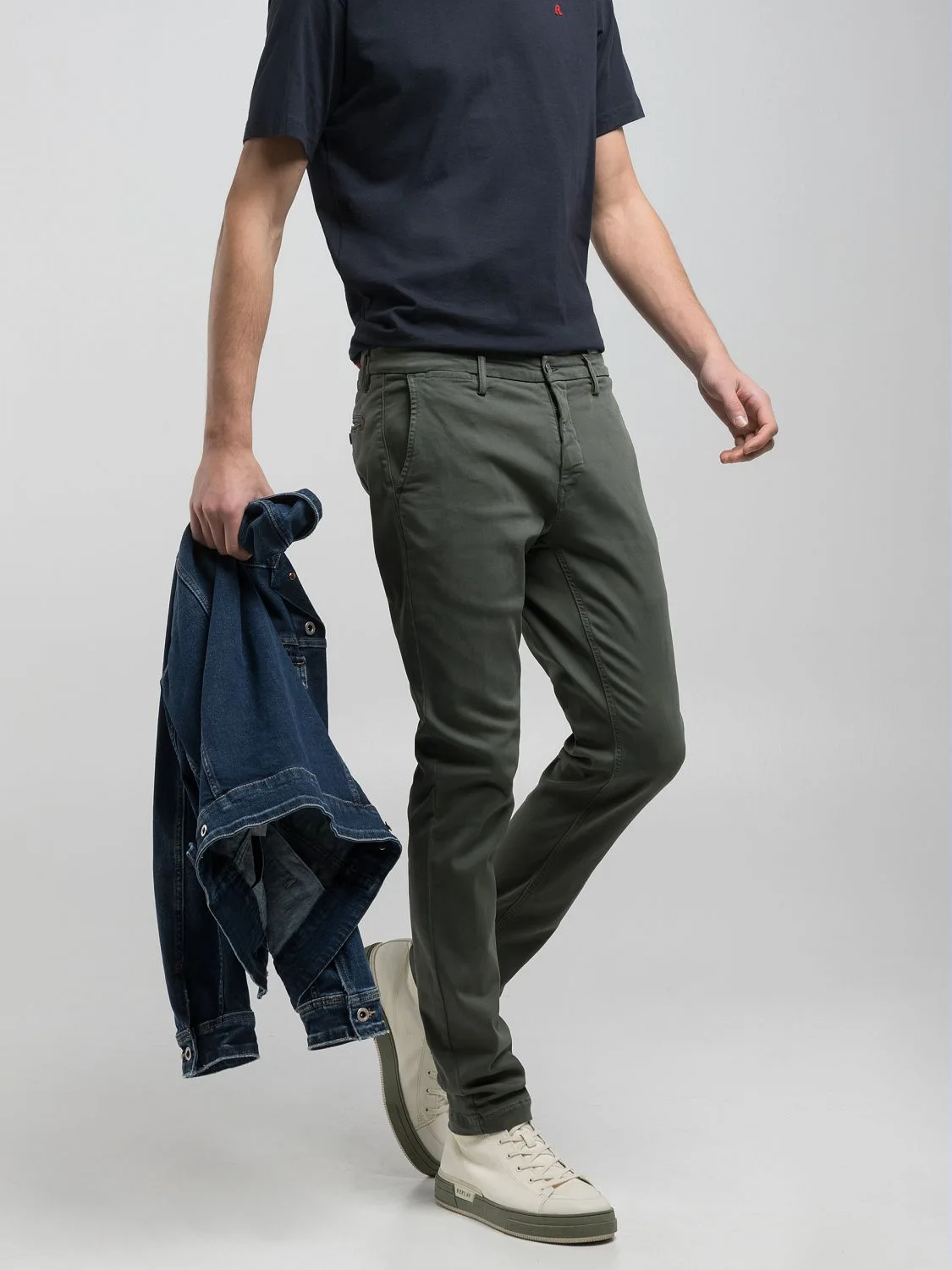 REPLAY VAQUEROS CHINOS SLIM FIT ZEUMAR M9627E.000.8366197 MILITARY GREEN.. 4
