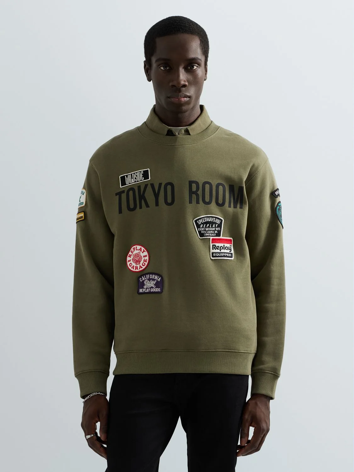 REPLAY COTTON SWEATSHIRT WITH PATCHES M13LR .001.7242NW IVY GREEN 2