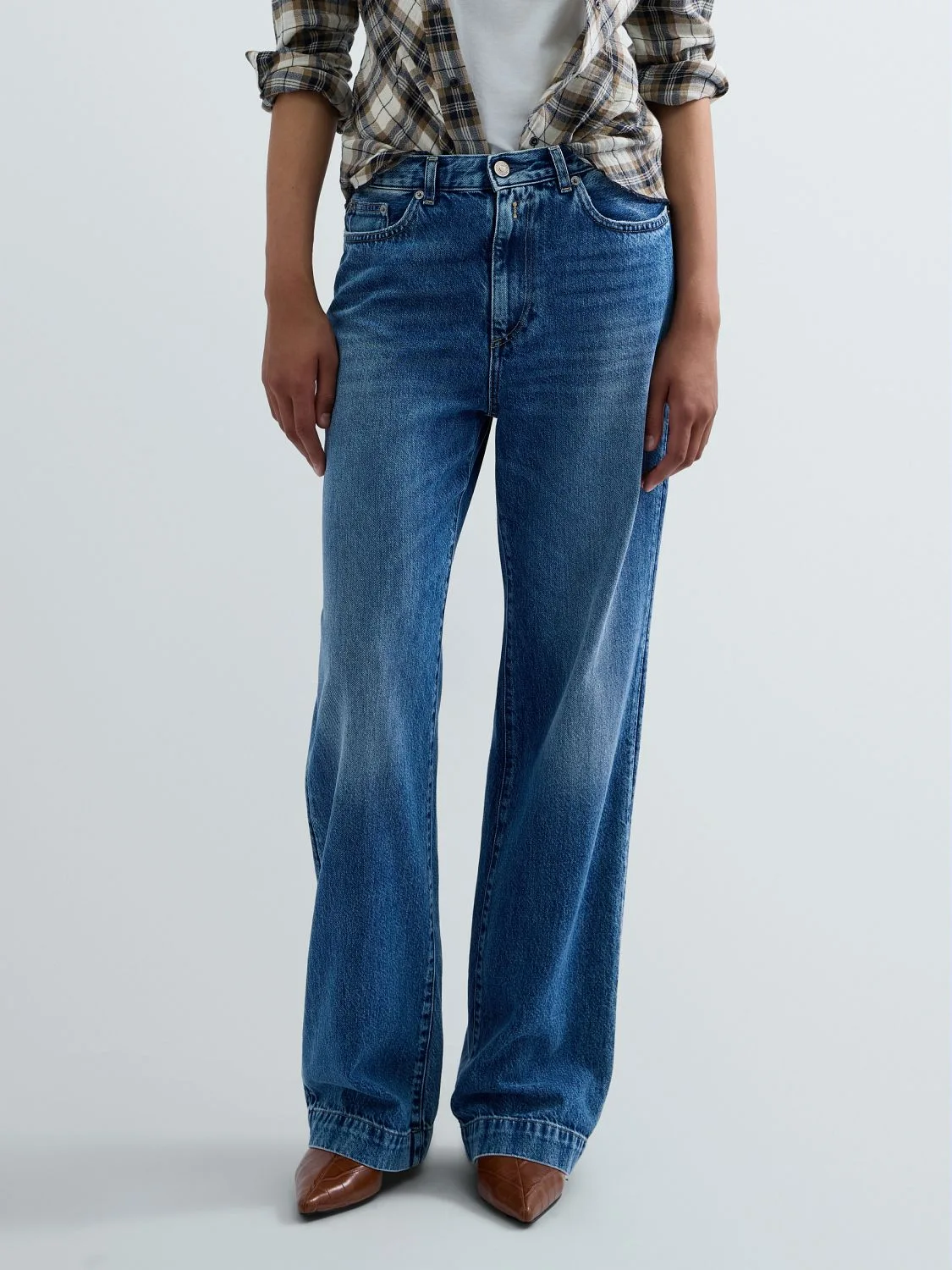REPLAY MELJA RELAXED-FIT JEANS W0521 .000.802 237 MEDIUM BLUE 2