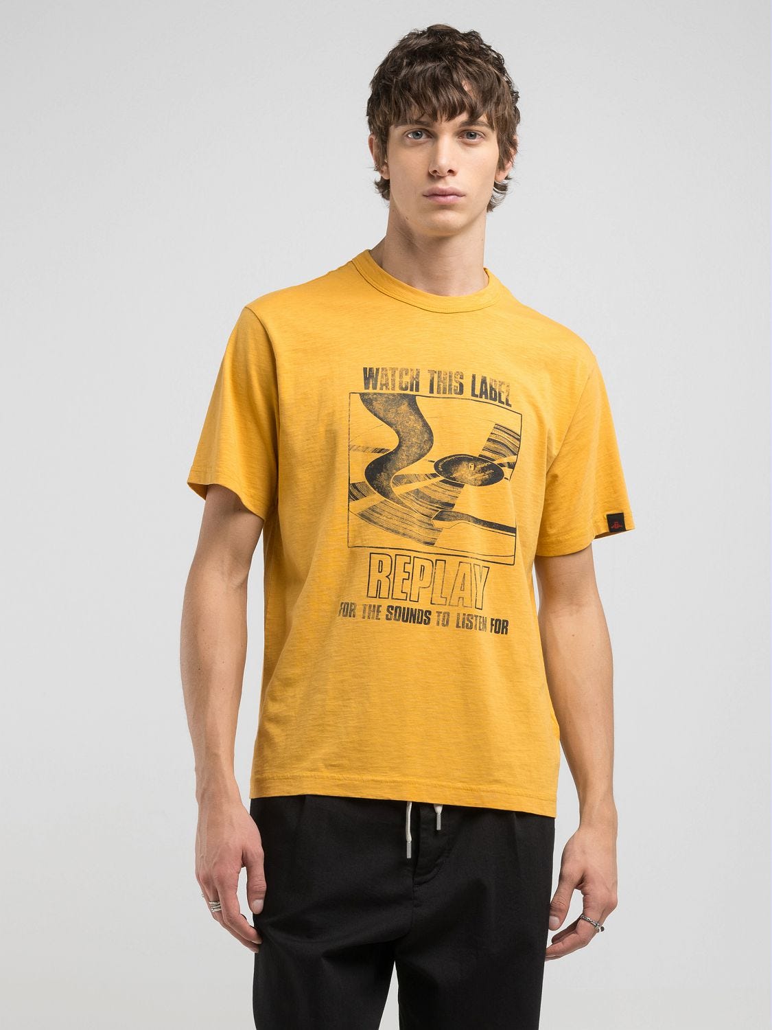 送料込★REPLAY★M3028.000.22336GTシャツ Shot jersey t-shirt with print Ochre | Replay Jeans