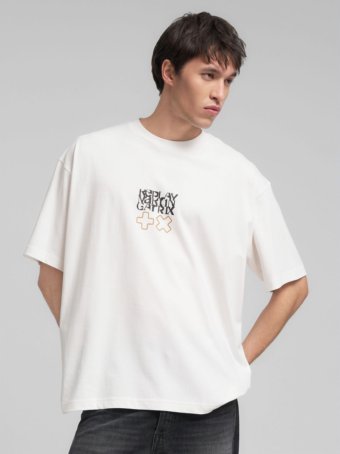 送料込★REPLAY★MMG340.000.23454Tシャツ Crew-neck t-shirt with front and back replay x martin garrix