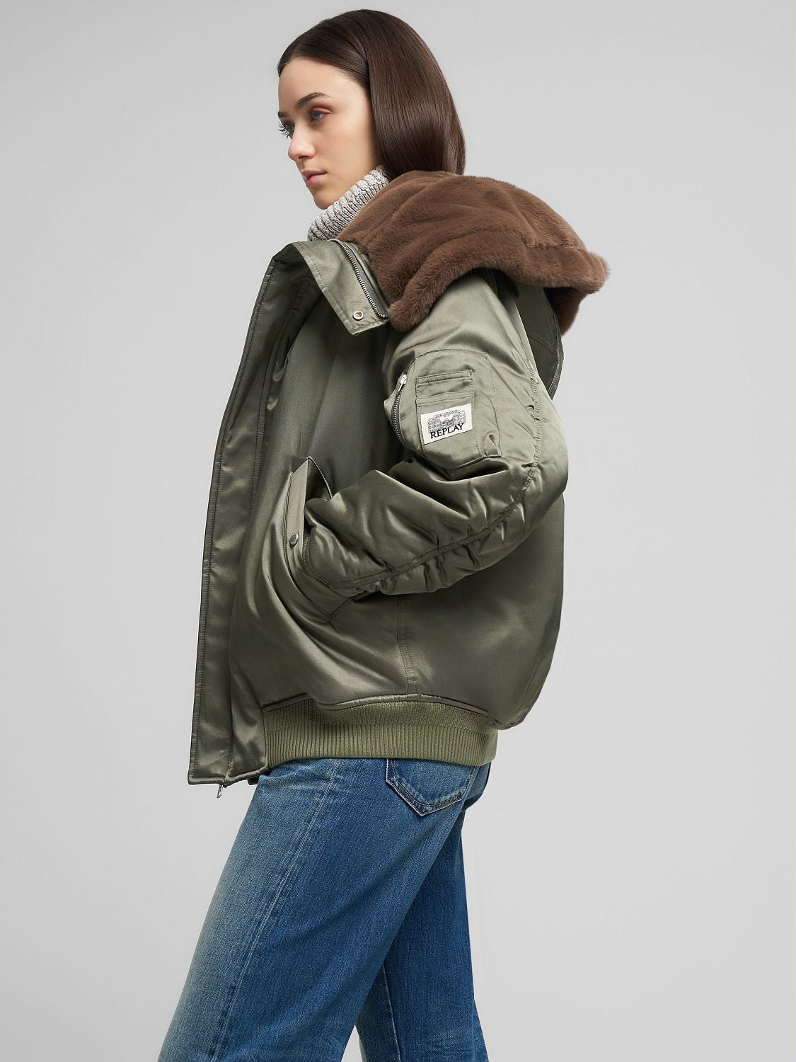Cropped faux fur jacket with hood Sage green | Replay Jeans