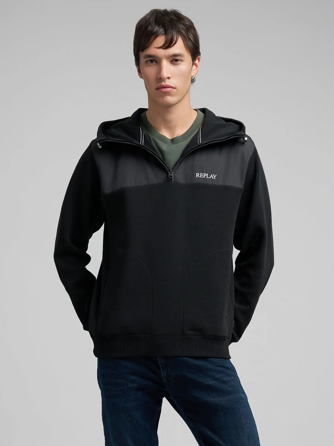 SWEAT-SHIRT À CAPUCHE ET À GLISSIÈRE COURTE