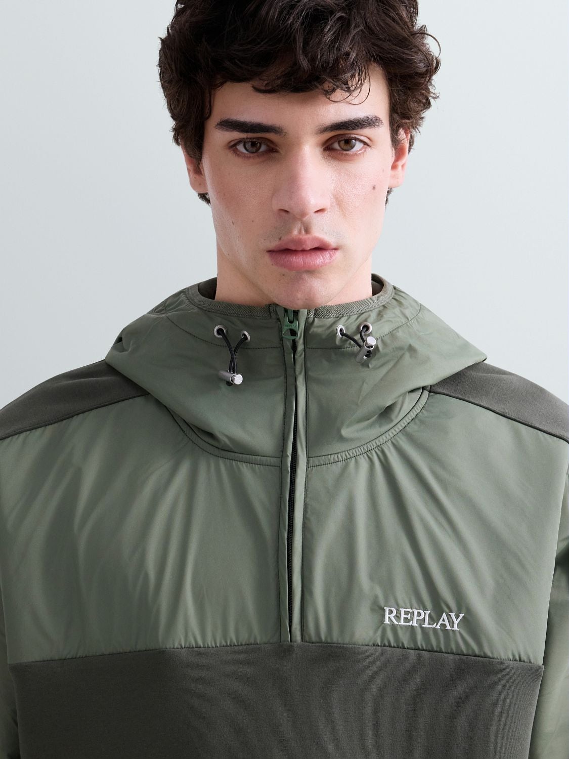 REPLAY SWEAT-SHIRT EN MOLLETON TECHNIQUE M3307 .000.23655 STRATEGY GREEN 5