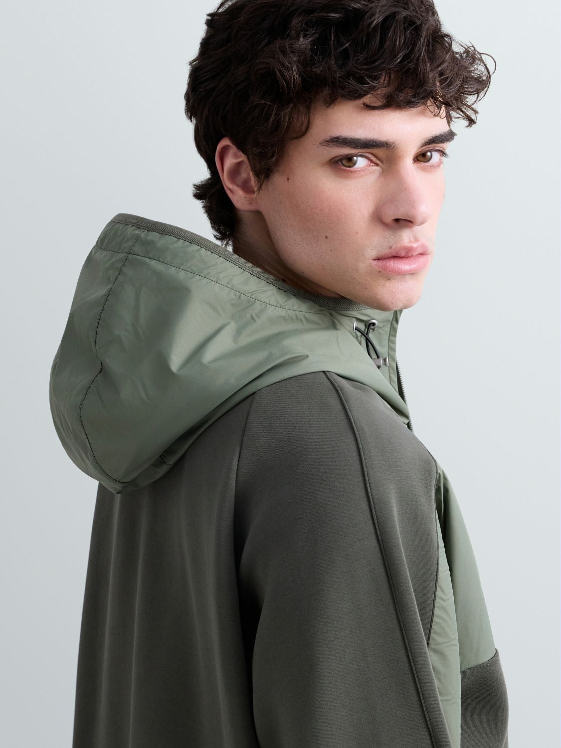 REPLAY SWEAT-SHIRT EN MOLLETON TECHNIQUE M3307 .000.23655 STRATEGY GREEN 7