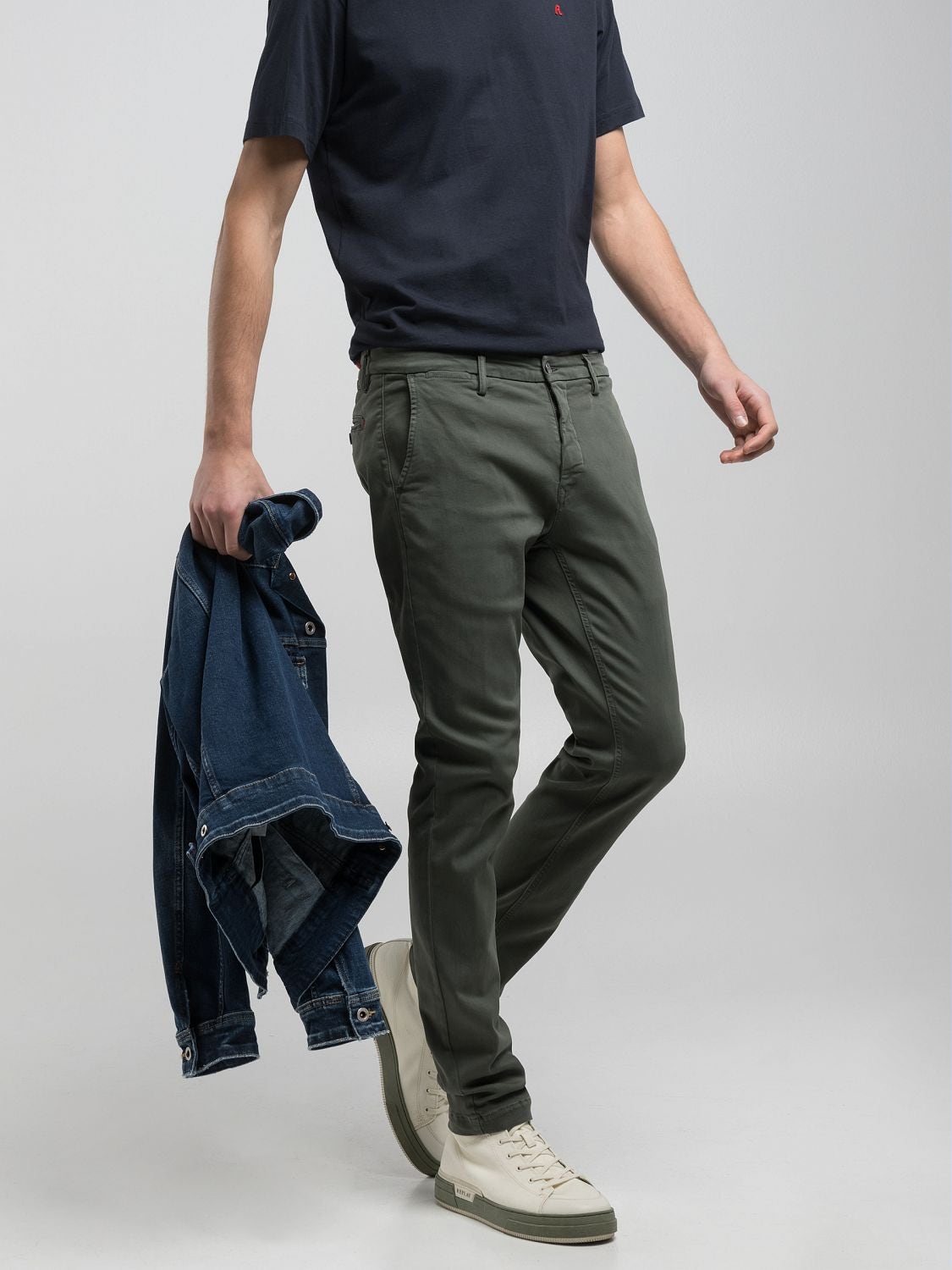 REPLAY JEAN CHINO COUPE SLIM ZEUMAR M9627E.000.8366197 MILITARY GREEN.. 4