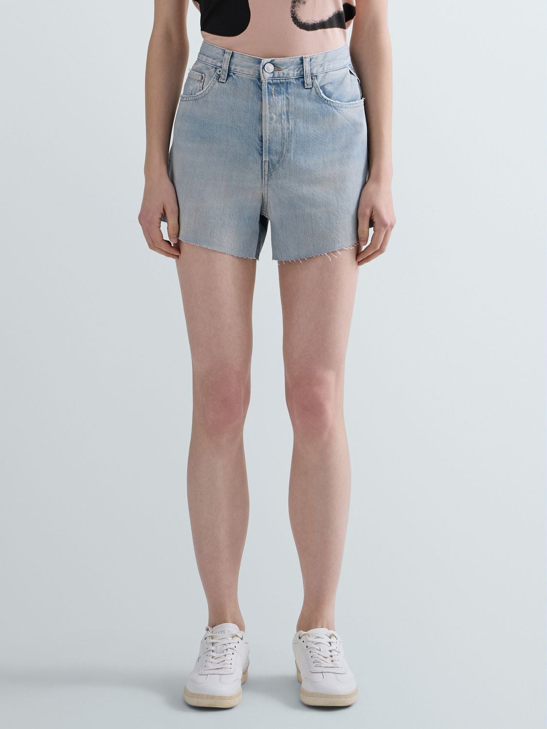 REPLAY STRAIGHT-FIT LIGHT DENIM SHORTS WA548 .000.250 175 LIGHT BLUE 2