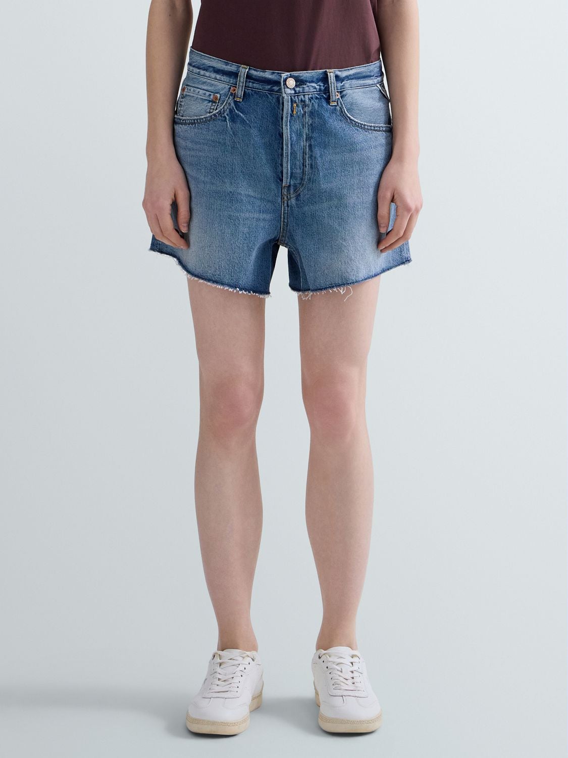 REPLAY STRAIGHT-FIT DENIM SHORTS WA548 .000.800 177 MEDIUM BLUE 2