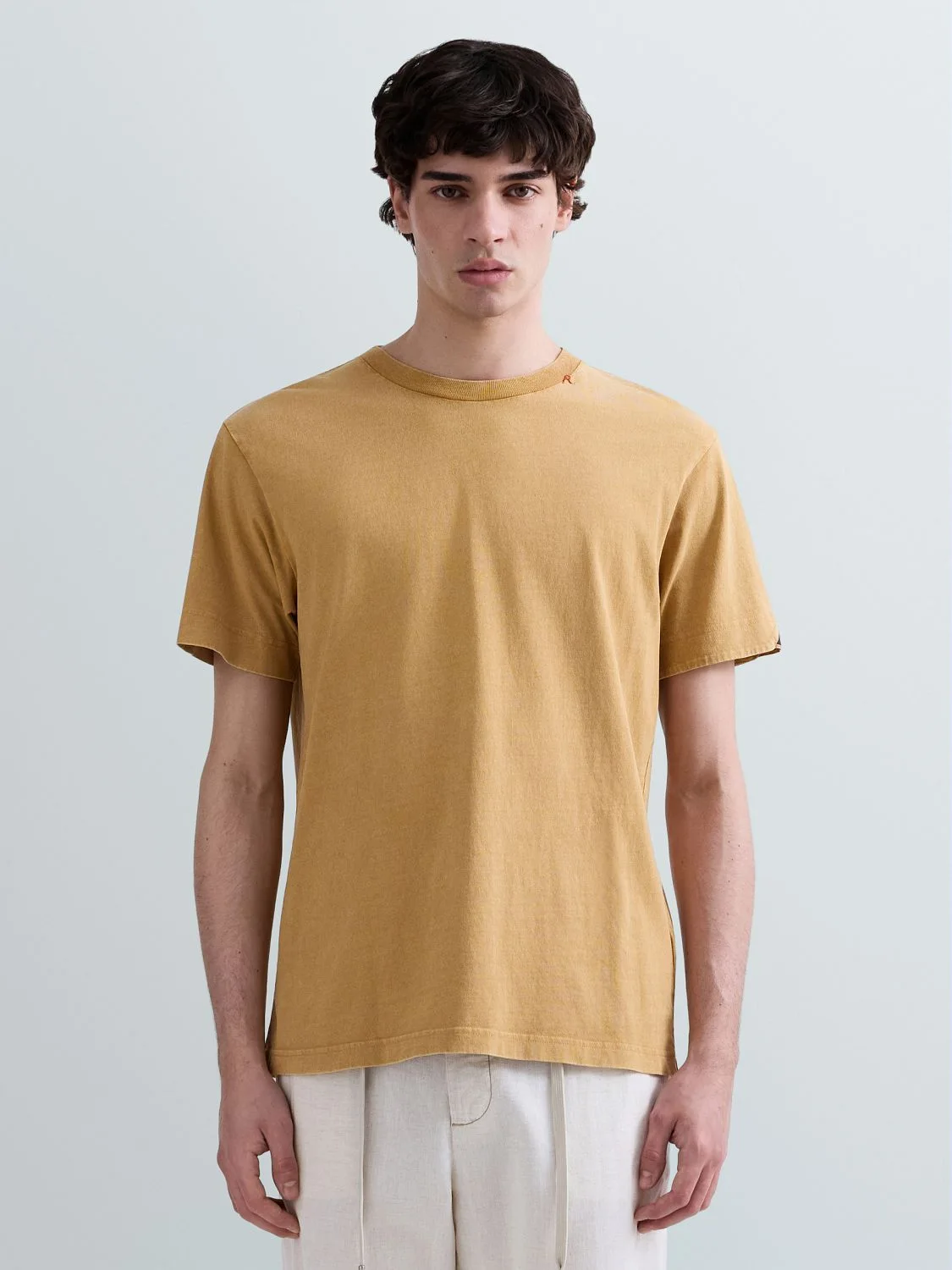 JERSEY T-SHIRT WITH R EMBROIDERY ON NECK