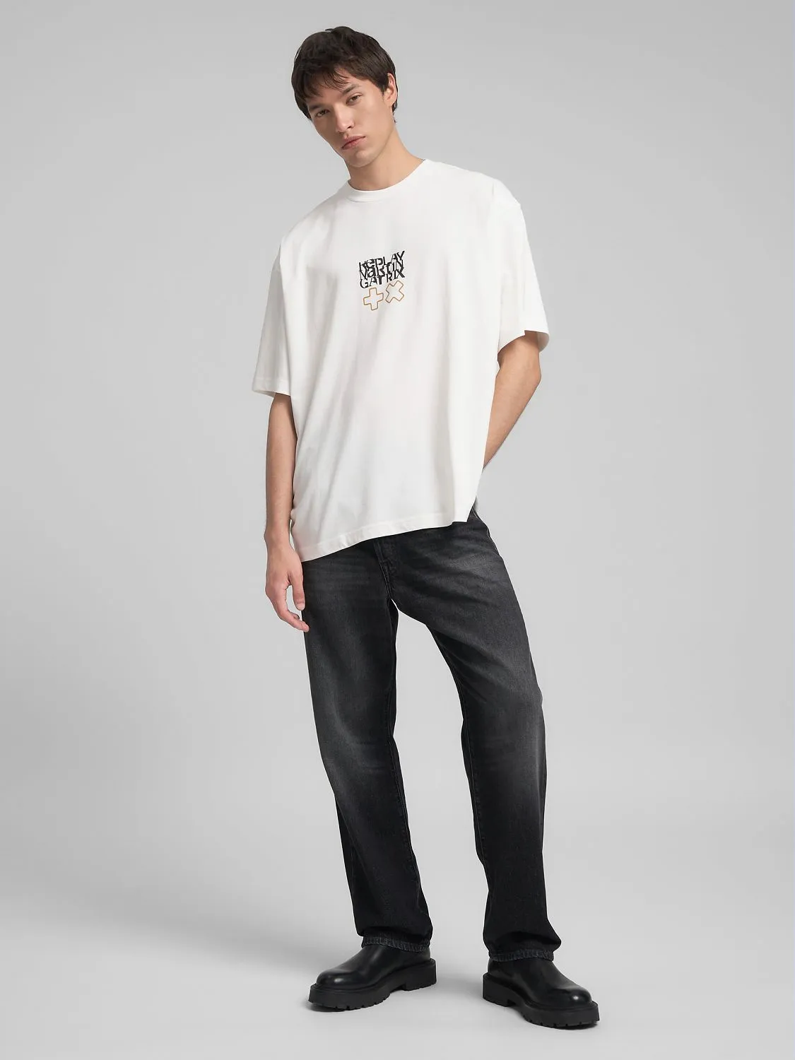 送料込★REPLAY★MMG351.000.23454Tシャツ Crew-neck t-shirt with replay x martin garrix logos and