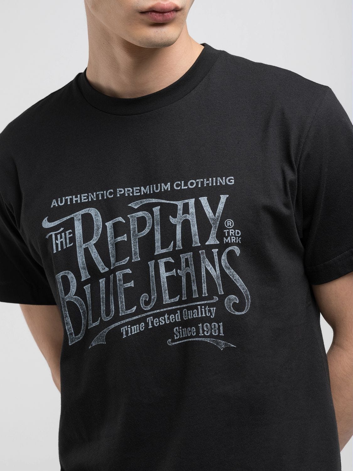 送料込★REPLAY★M3042 Tシャツ REPLAY グラフィックロゴTシャツ M3042 ．000