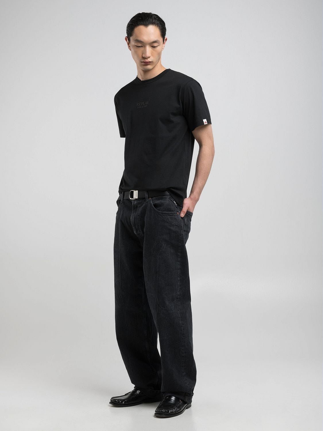 送料込★REPLAY★M3047.000.23732P 半袖Tシャツ Regular-fit t-shirt Black | Replay Jeans