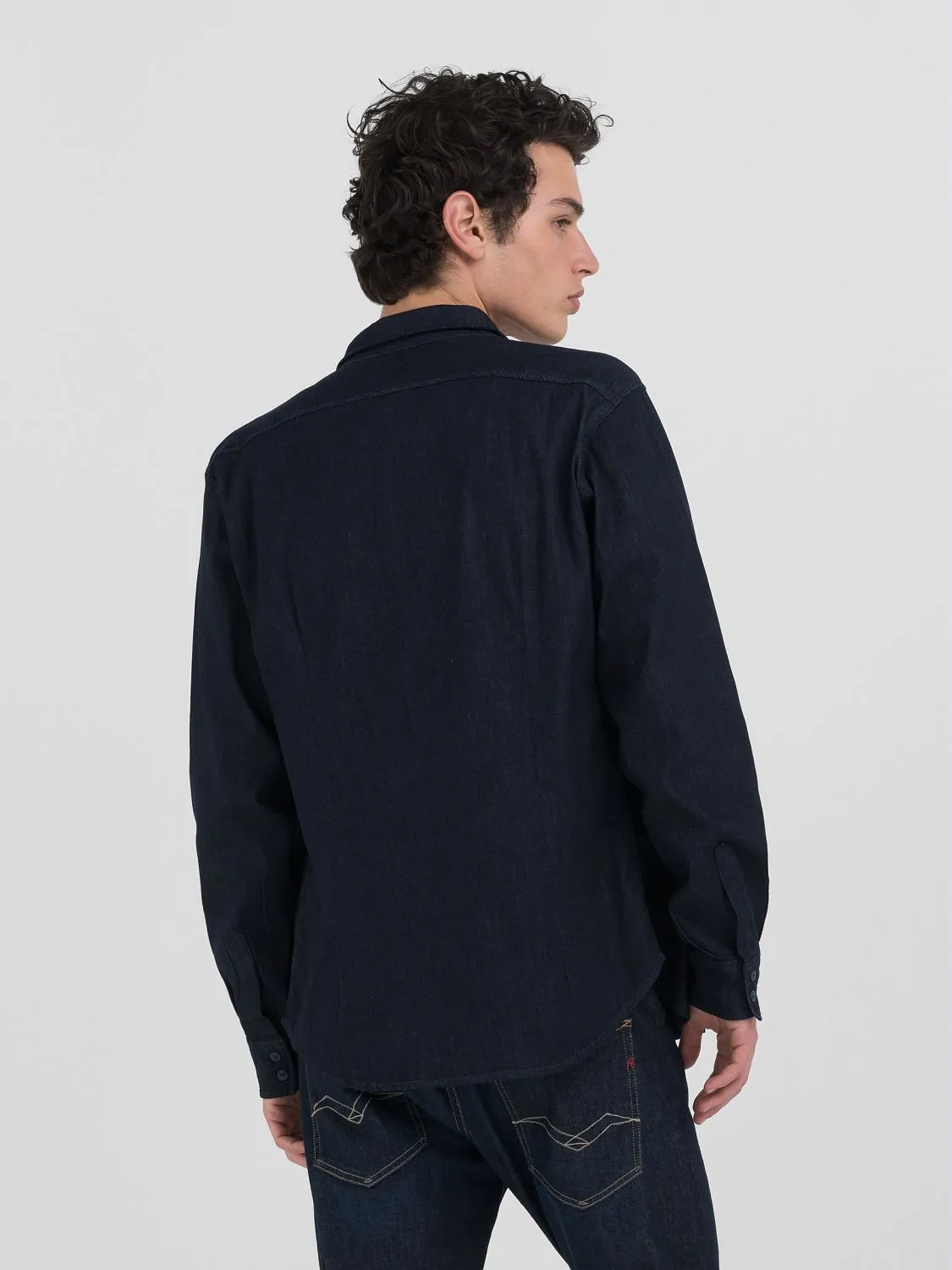 Tシャツ・カットソー LMC OVERSIZED DENIM SHIRT black 0LM45SSH401BLK OVERSIZED JACQUARD-PATCH T-SHIRT - BLACK / BLUE | COS