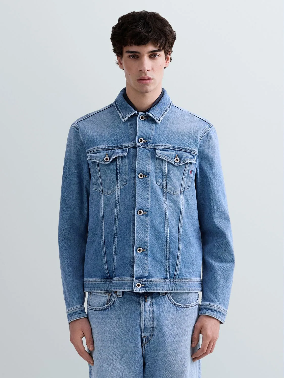 REPLAY REGULAR-FIT DENIM JACKET MV880 .000.519 138 MEDIUM BLUE 2