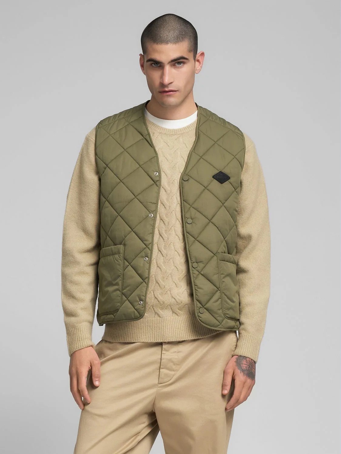 REPLAY REGULAR-FIT QUILTED VEST M8474 .000.85312 MUD GREEN 2